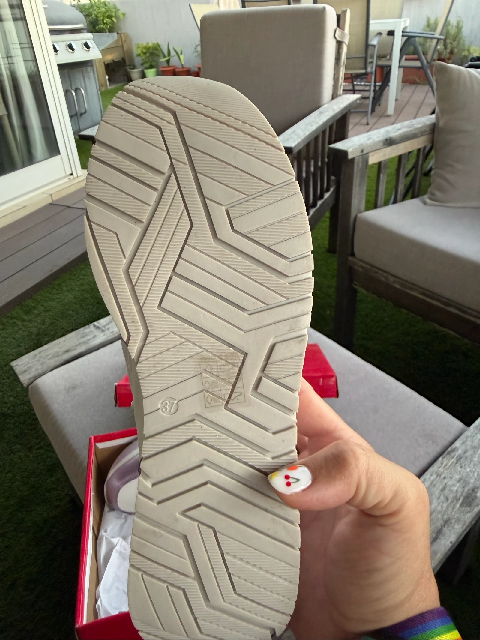Lila en witte sportschoenen met glinsterende details – photo 8